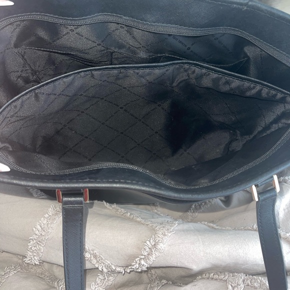 Jet Set Medium Saffiano Leather Top-Zip Tote Bag - Picture 5 of 14